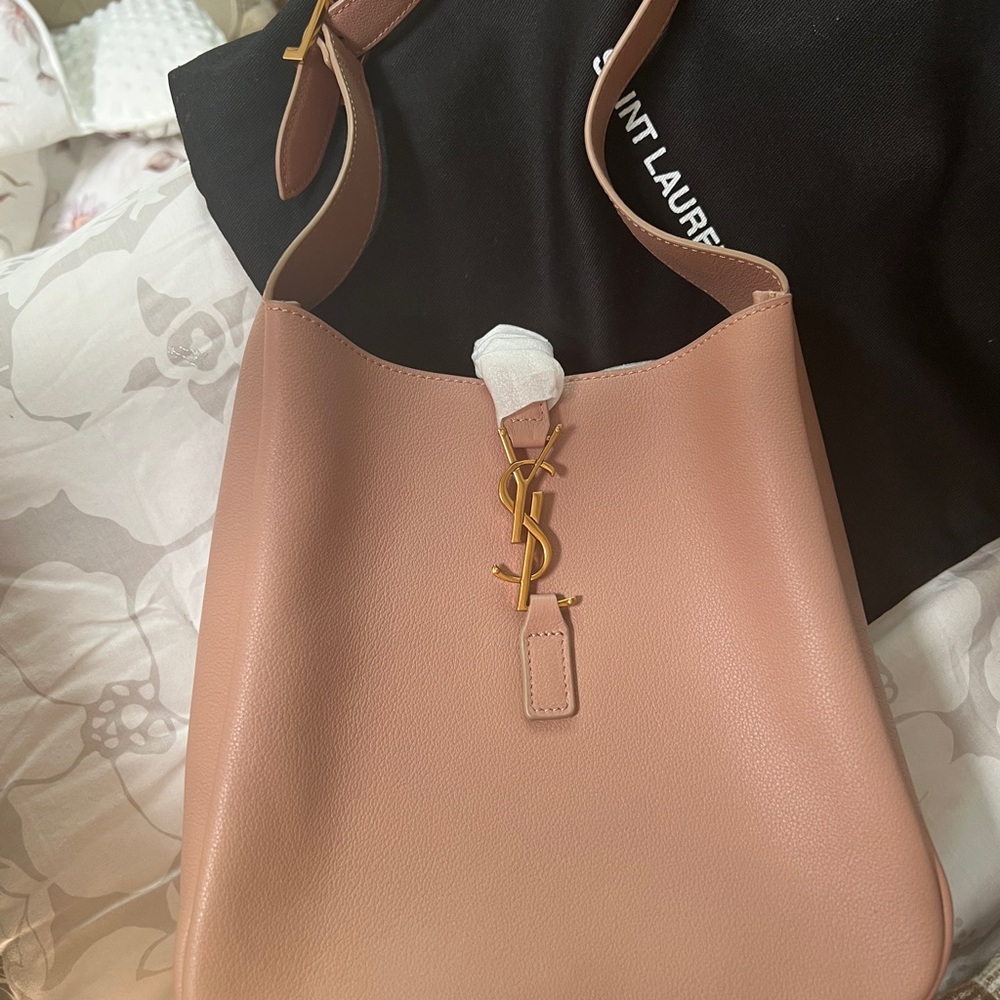 LE 5 À 7 Small Hobo Nude Pink YSL
